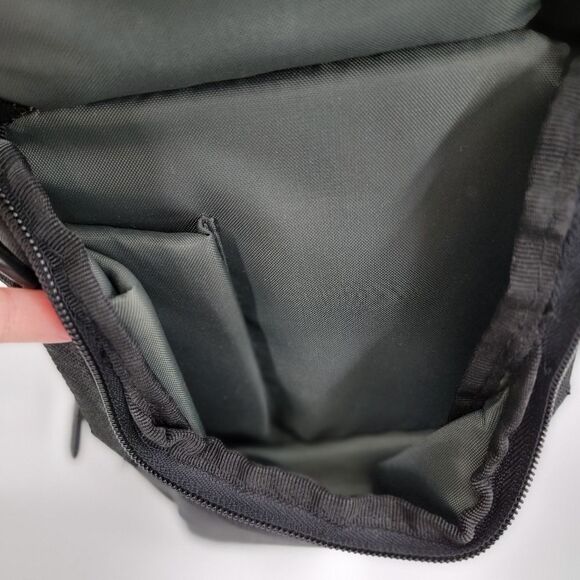 Canon Black Crossbody Small Camera Travel Sightseeing Carrying Case Bag - Picture 9 of 13